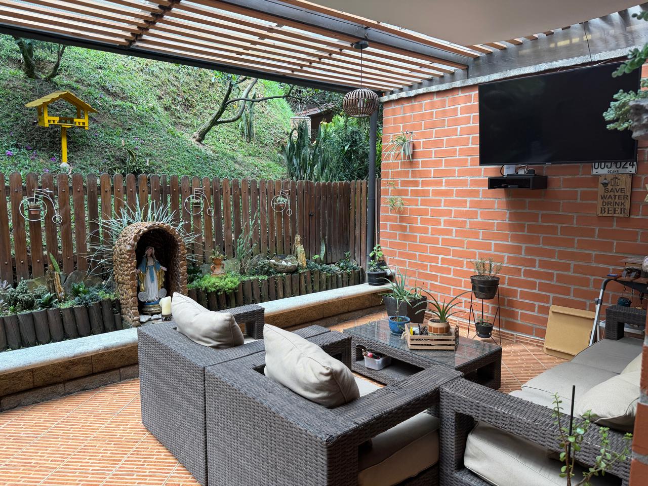Casa para la venta en Envigado   sector Cumbres