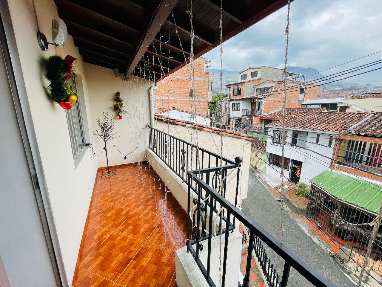 VENDO CASA EN ROBLEDO LOPEZ DE MESA MEDELLIN