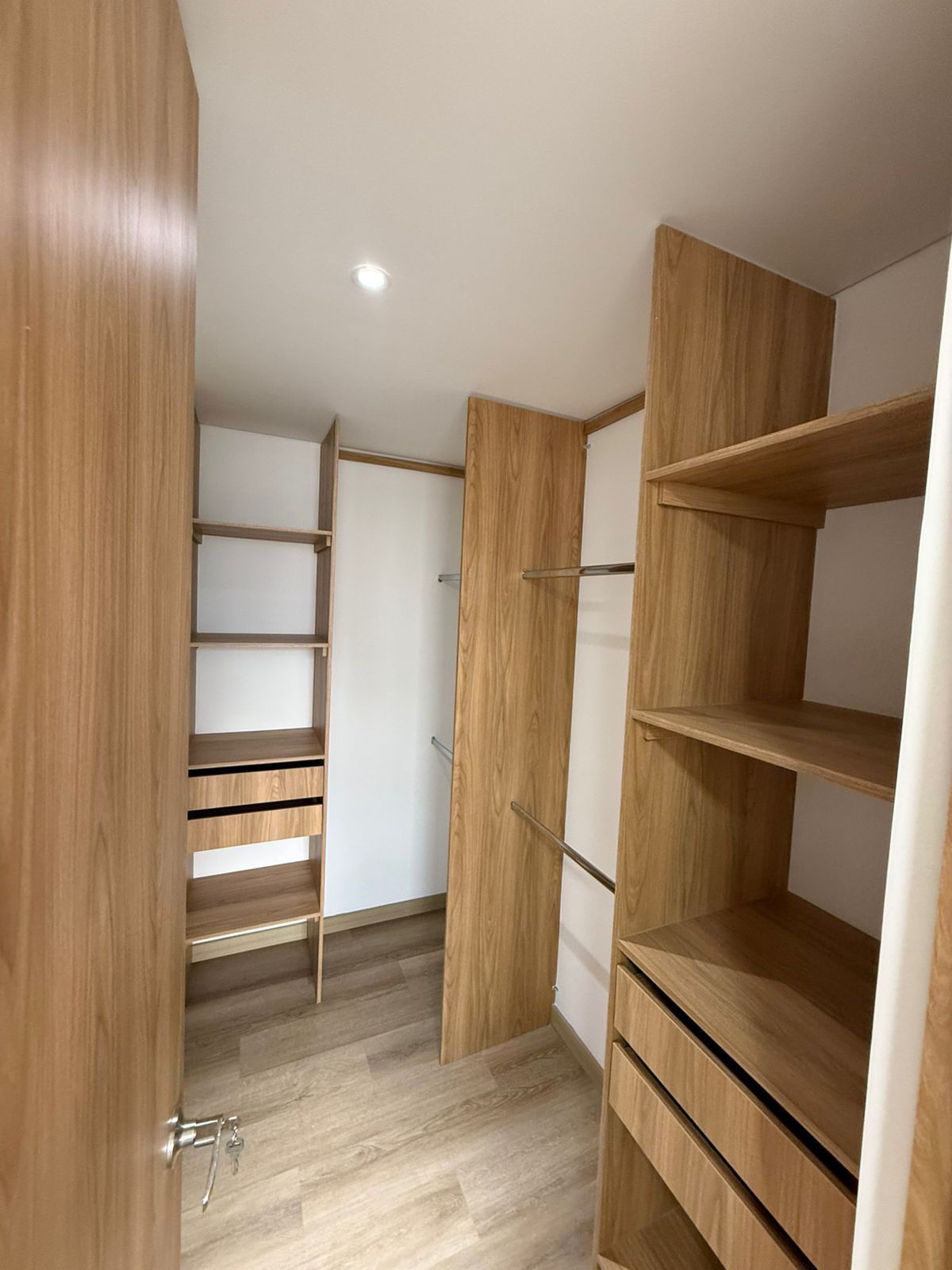 Apartamento en venta para estrenar en Los Colores Medellin