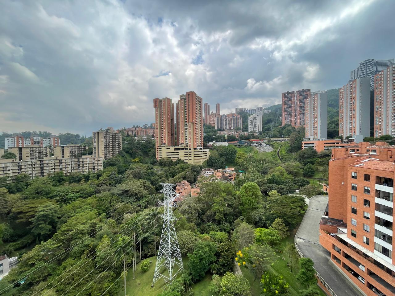 Apartamento en venta el Poblado Loma de San Julian