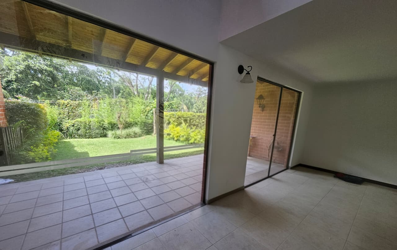 Casa en arriendo en Envigado Loma del Chocho