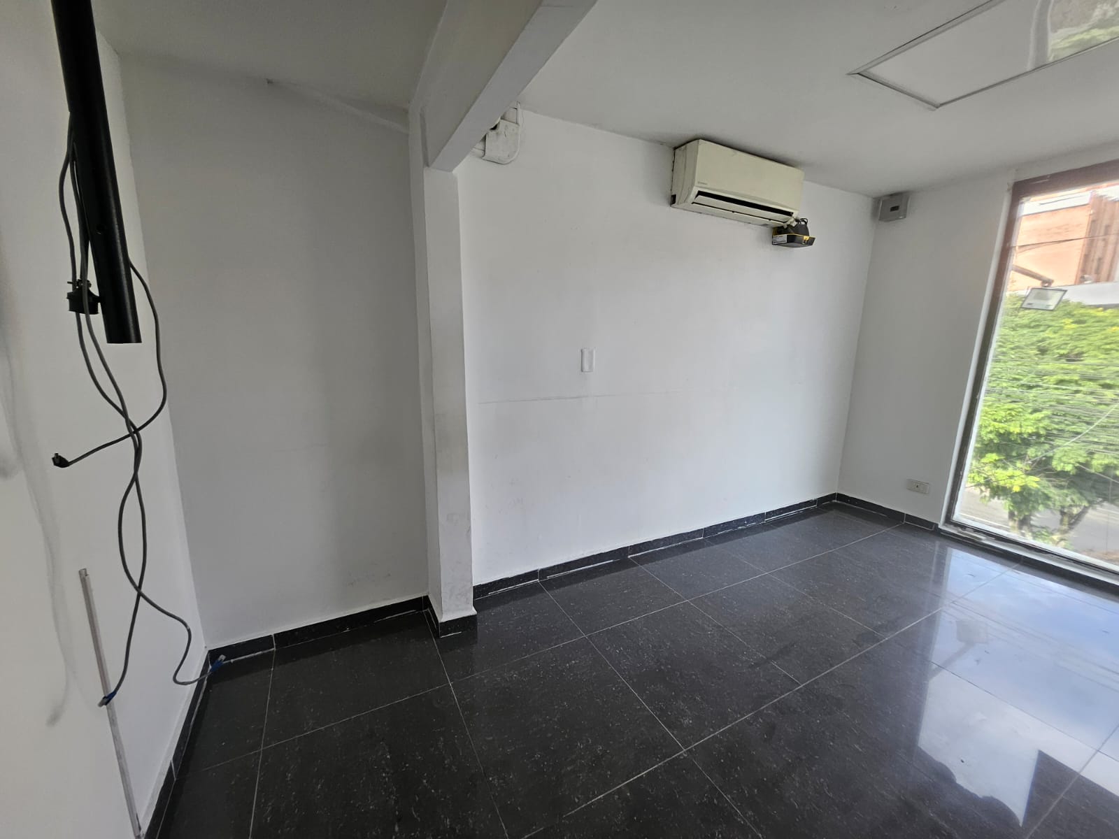 Casa comercial para arriendo en La 80 Floresta