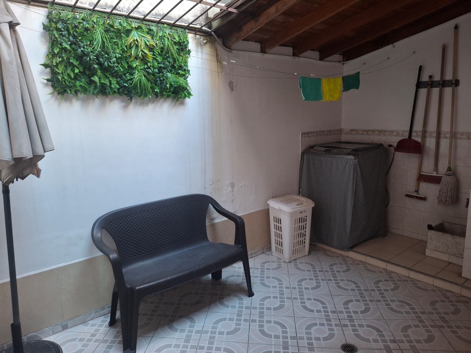 Casa comercial para arriendo en Laureles Medellín