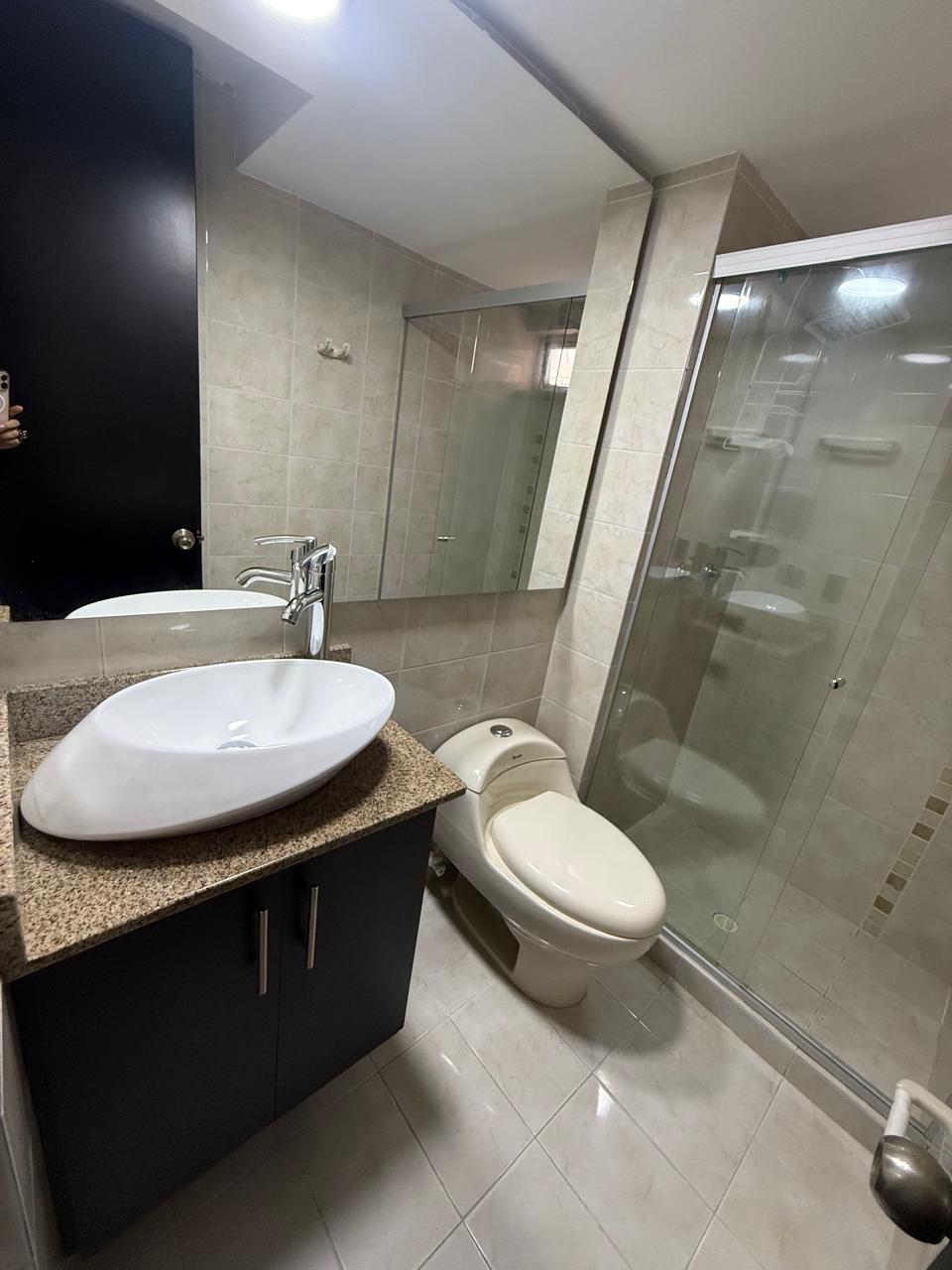 Venta de apartamento en Loma de Los Bernal  Medellin