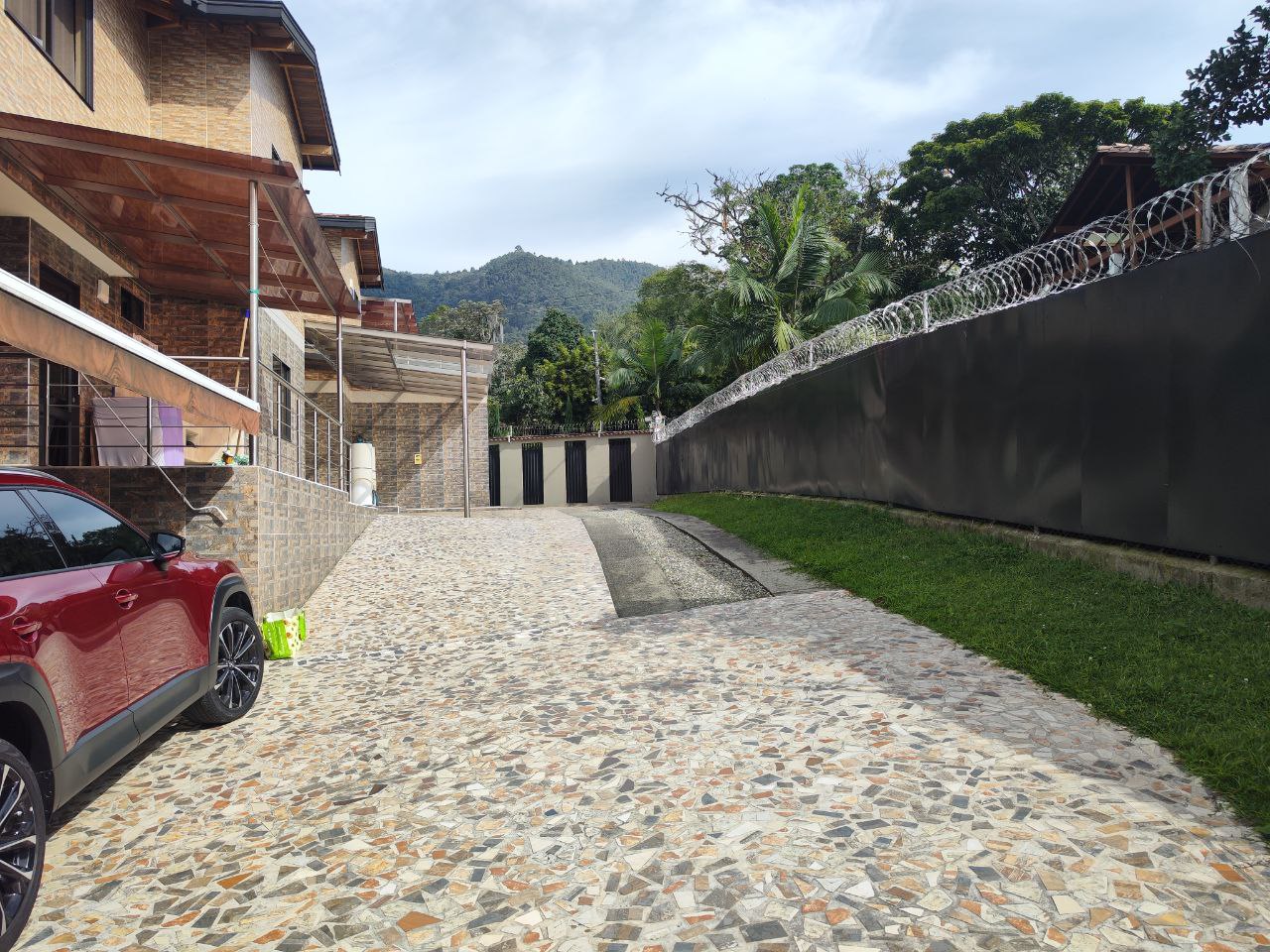 Casa para la venta INDEPENDIENTE en El Escobero parte baja