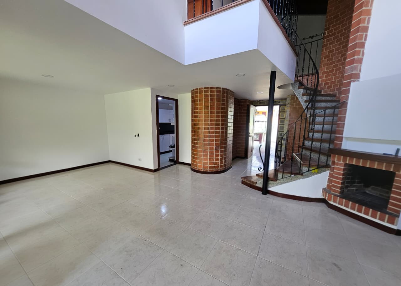Casa en arriendo en Envigado Loma del Chocho