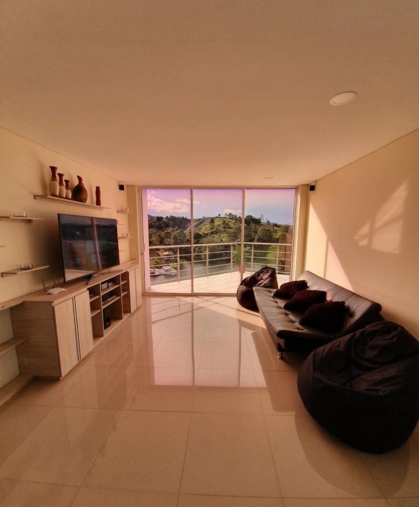 Casa finca en venta en Guatapé  Antioquia con acceso a la represa