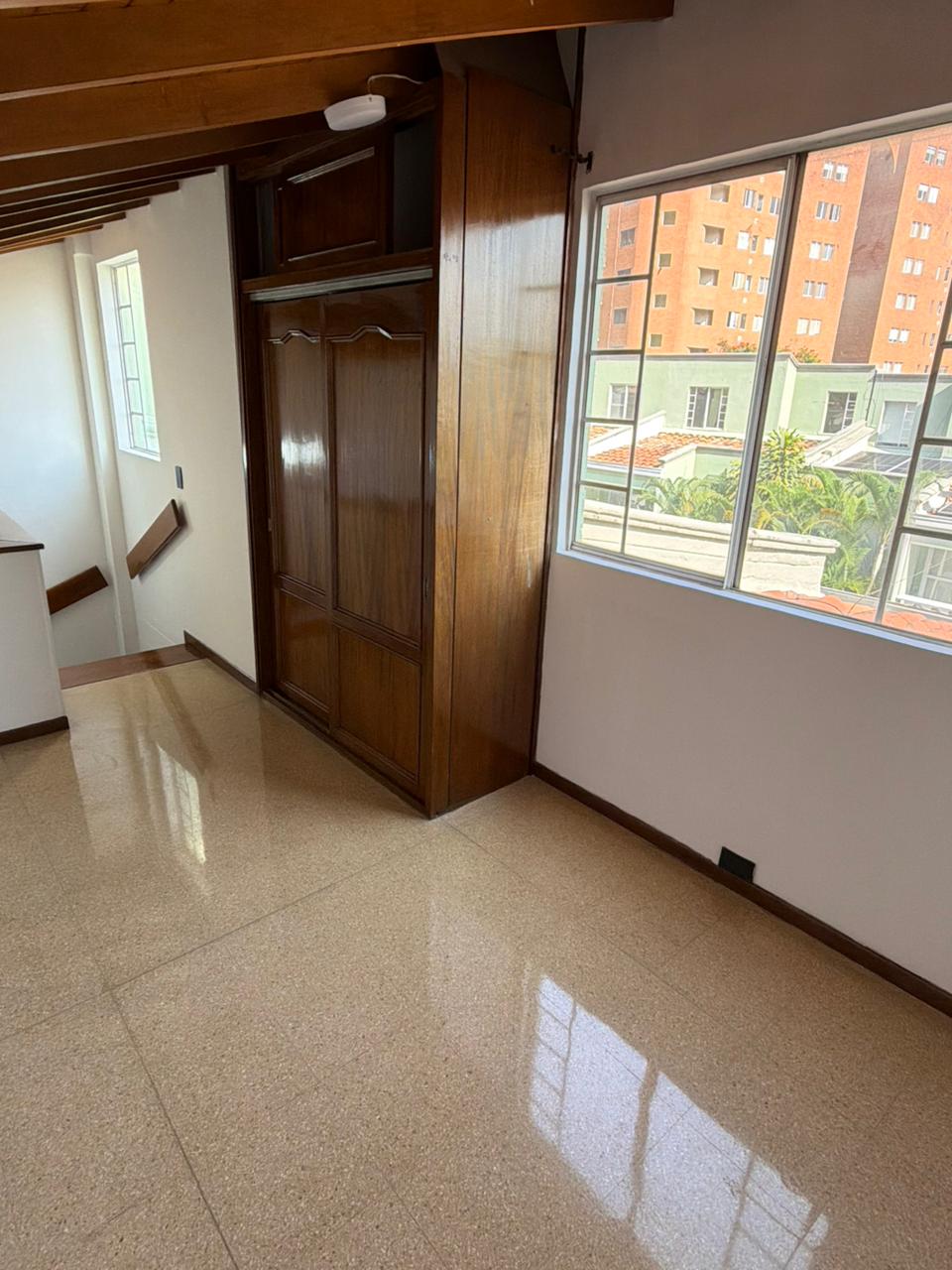 Casa para Arriendo  en Loma de los Bernal Medellín