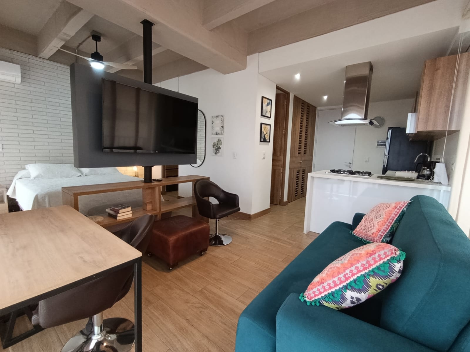 Apartaestudio amoblado para arriendo en Ciudad del Río El Poblado