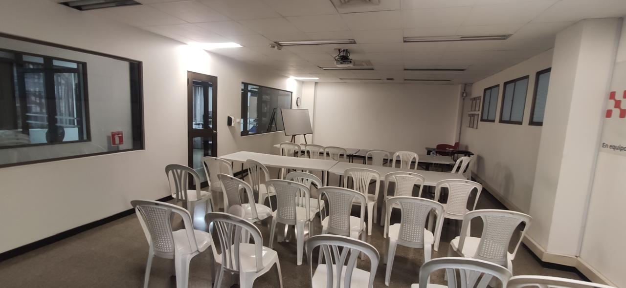 Bodega industrial con oficinas para la venta en Sabaneta