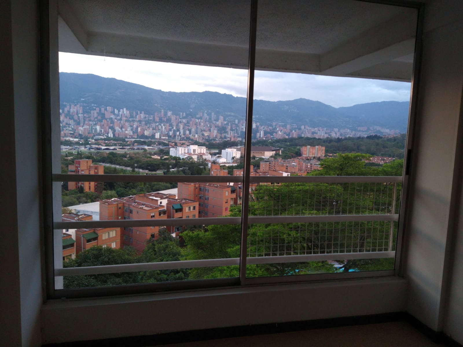 Apartamento en Venta Medellin Loma de los Bernal
