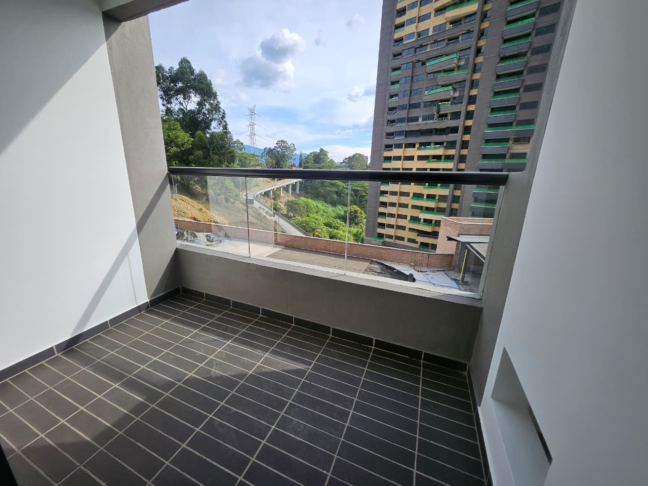 Apartaestudio para estrenar en arriendo en Las Palmas Medellín