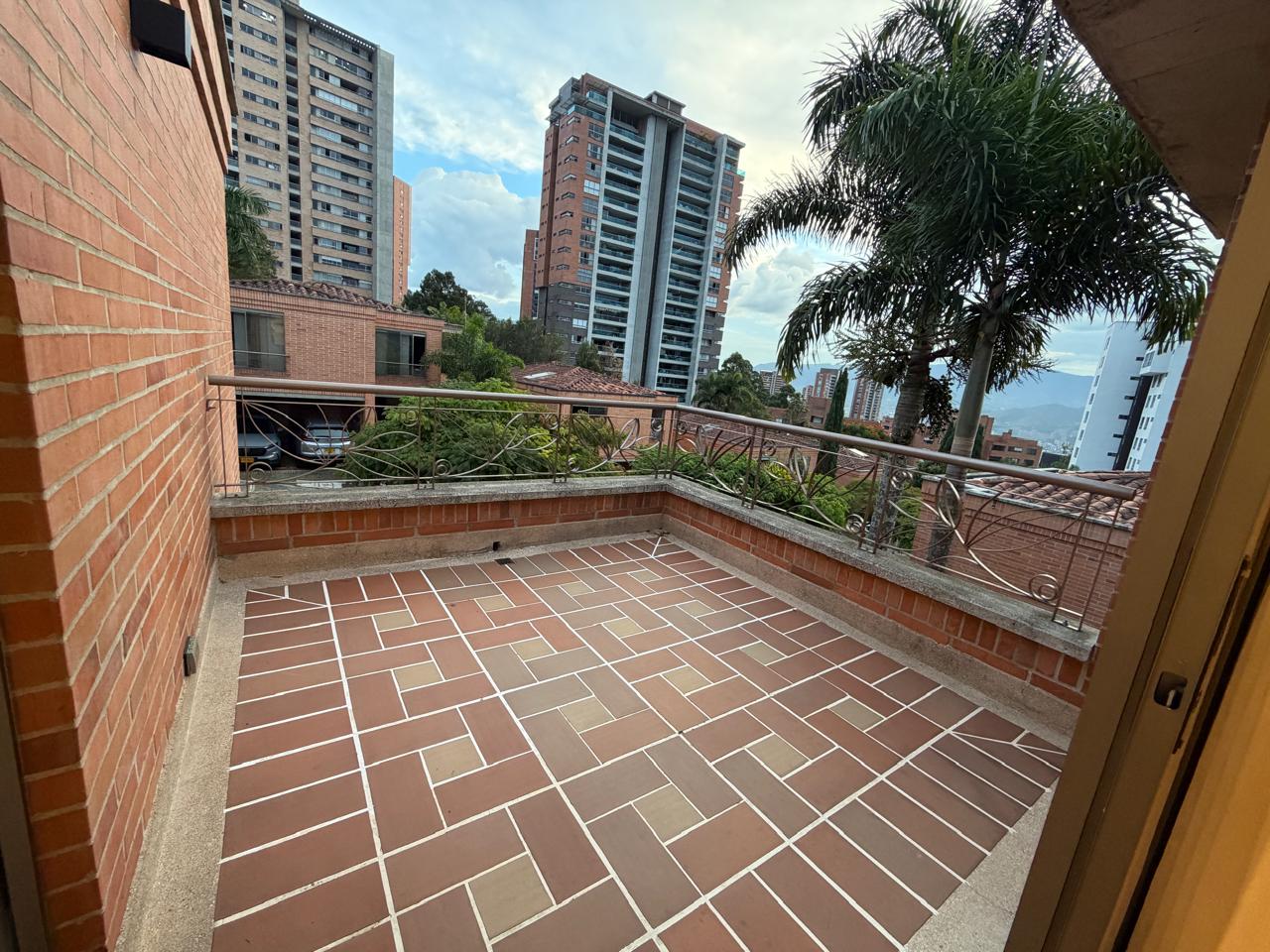 Casa en  venta en la Calera el    Poblado Medellin