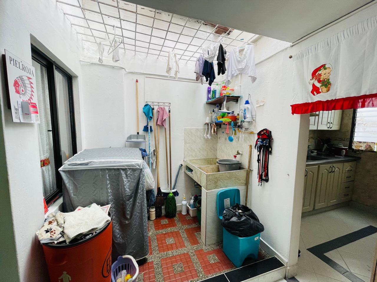 VENDO CASA EN ROBLEDO LOPEZ DE MESA MEDELLIN