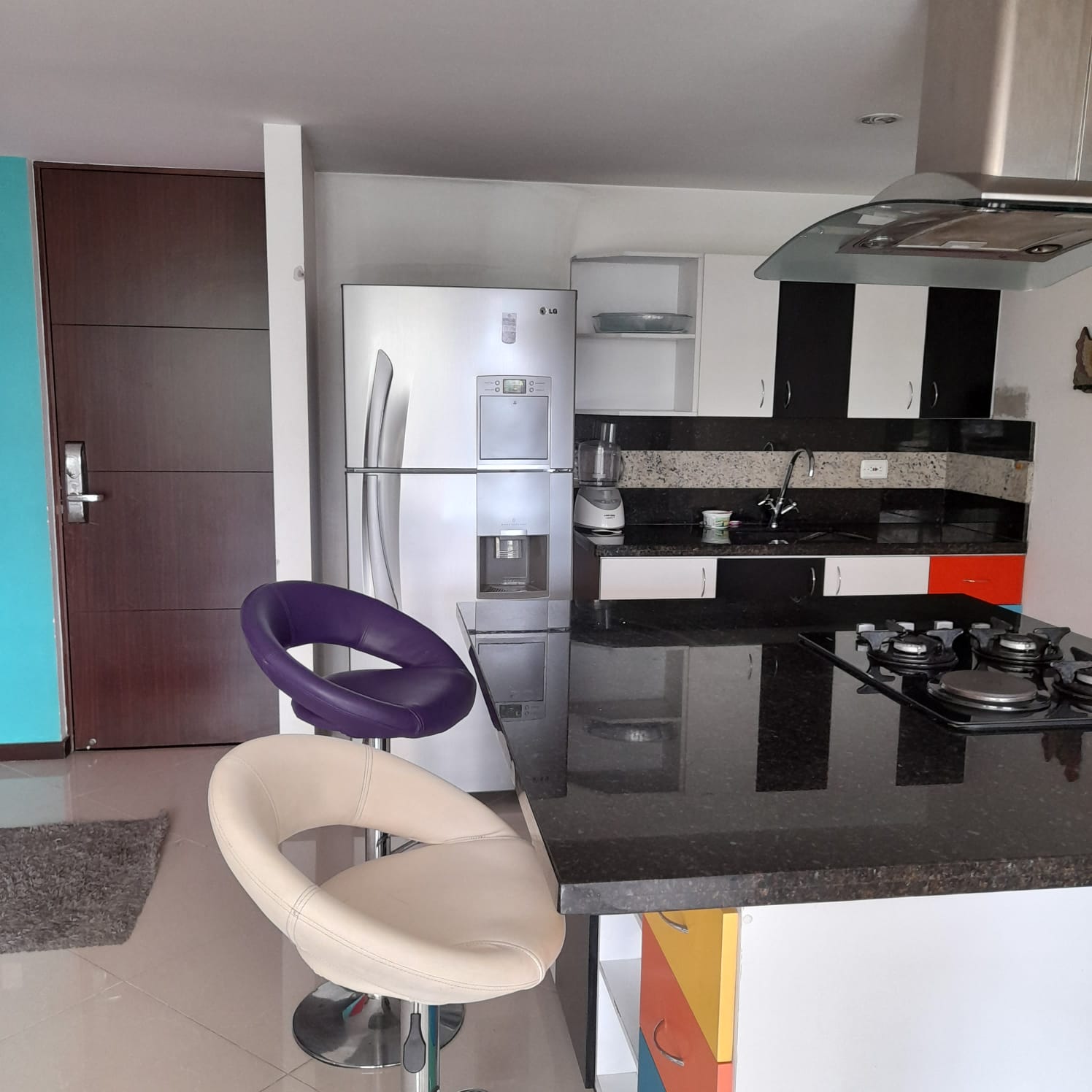 Apartaestudio amoblado para arriendo vía Las Palmas