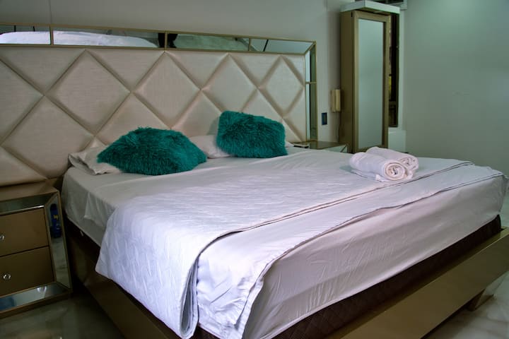 Apartamento para la venta en Medellin Poblado Los Parra