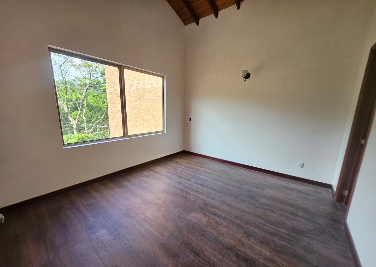 Casa en arriendo en Envigado Loma del Chocho