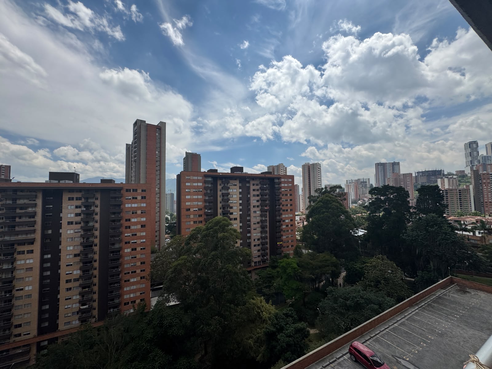 Apartamento para arriendo loma de san José parte baja