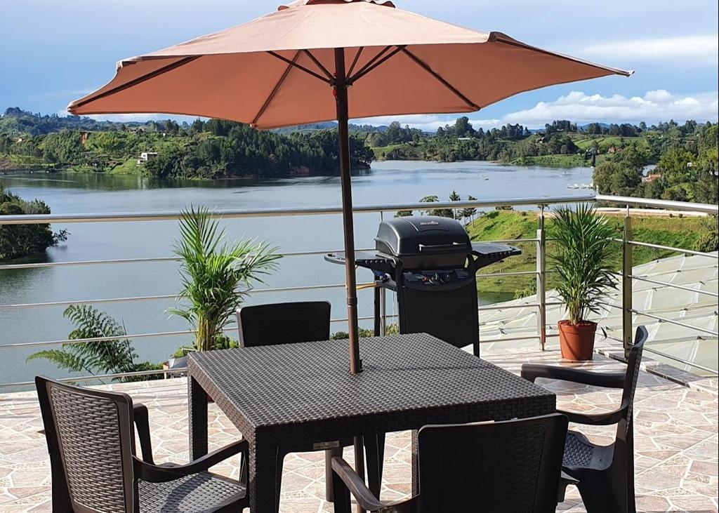 Casa finca en venta en Guatapé  Antioquia con acceso a la represa