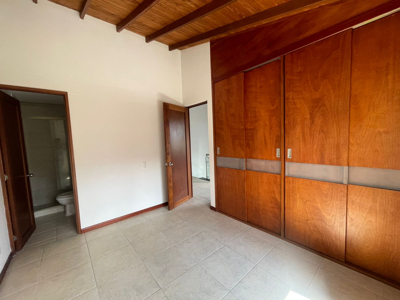Casa en arriendo en Envigado Las Antillas