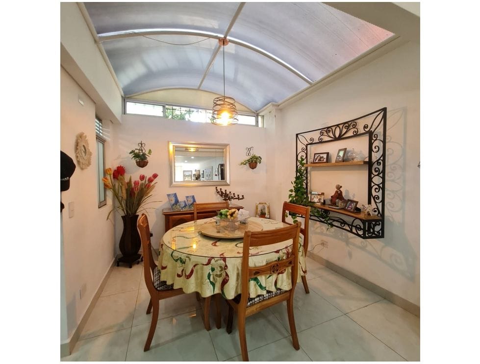 Casa para la venta en La Mota Medellin