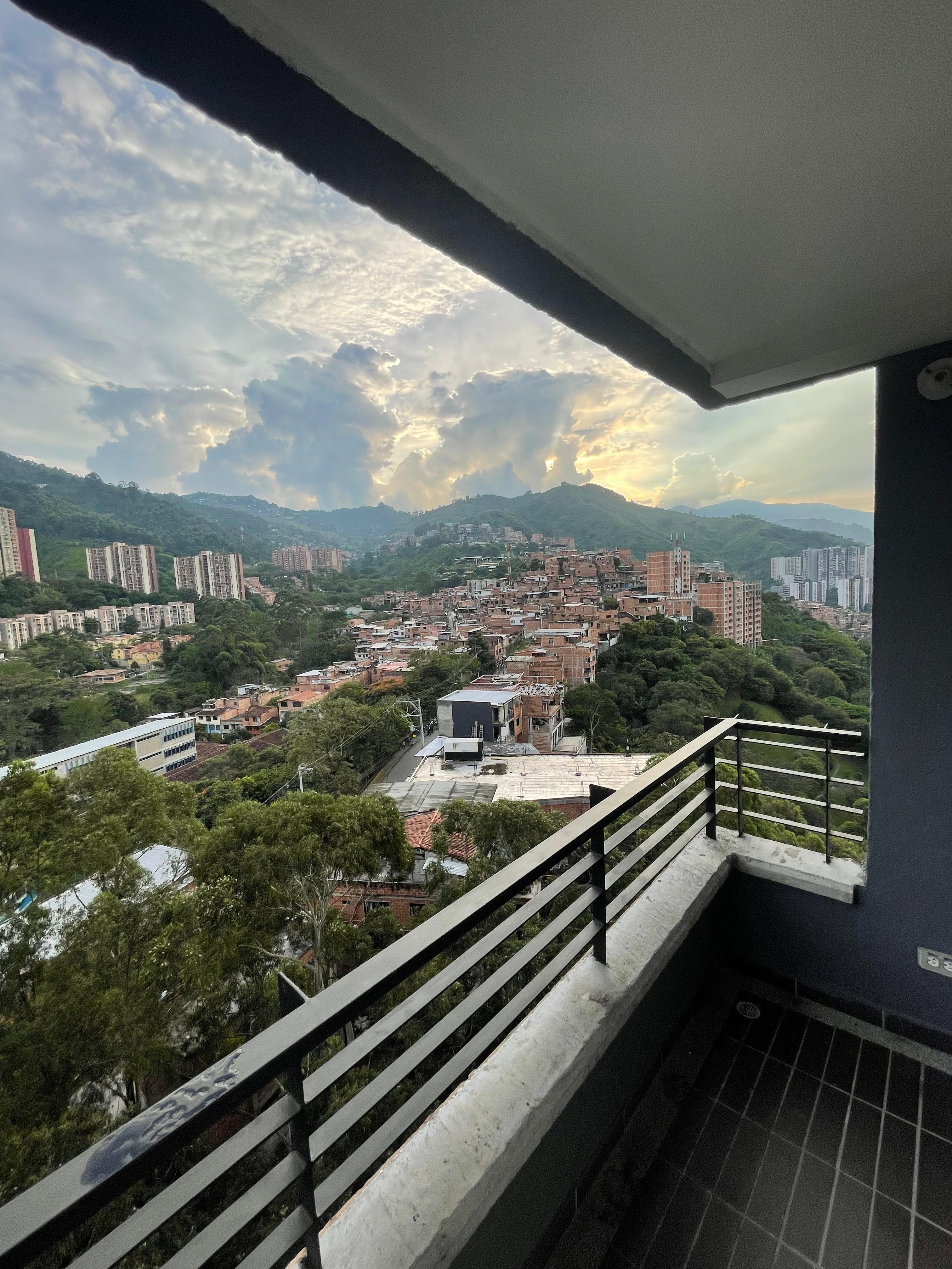 Apartamento en venta en Belén Rodeo Alto  Medellín