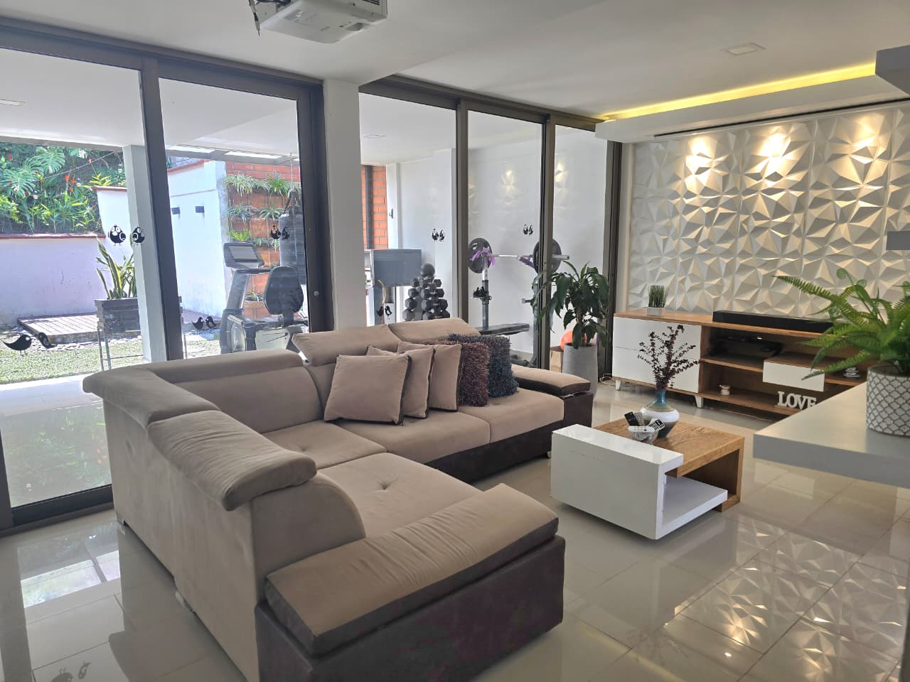 Casa en venta Medellin Loma de los Bernal
