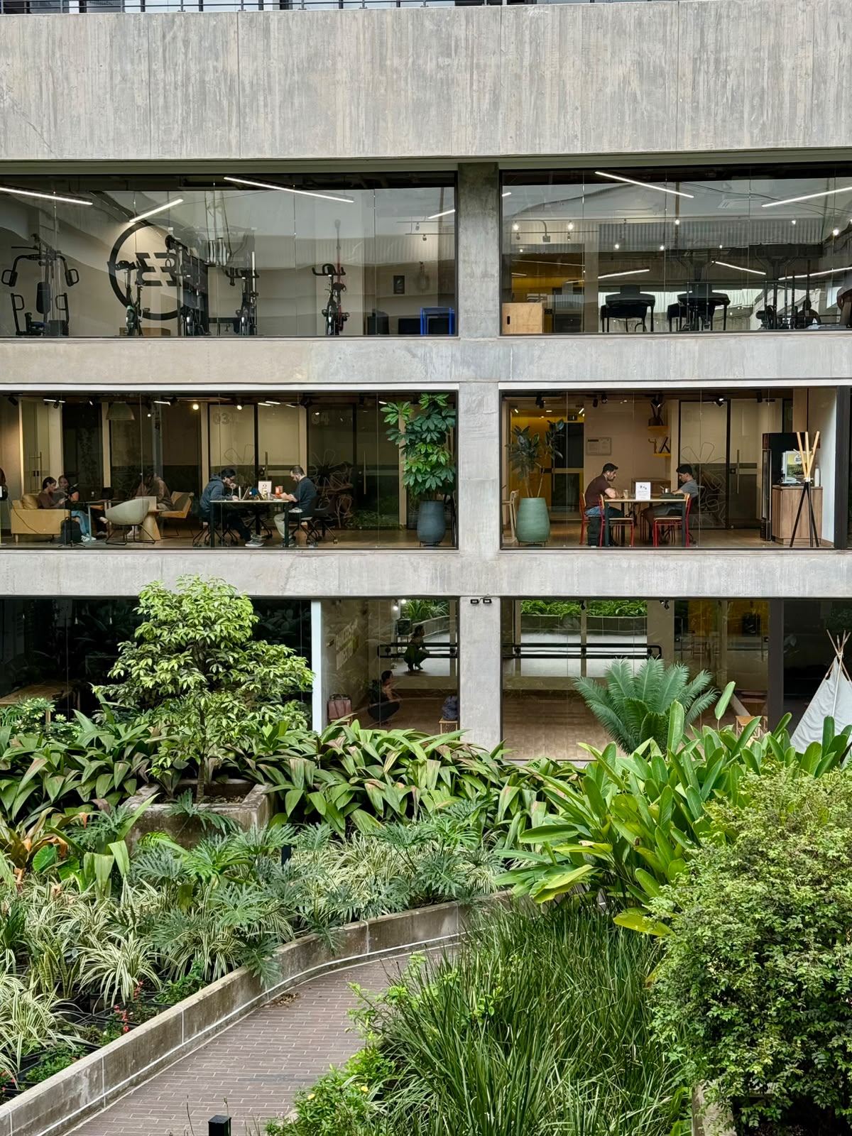 Apartaestudio amoblado para arriendo en Ciudad del Río El Poblado