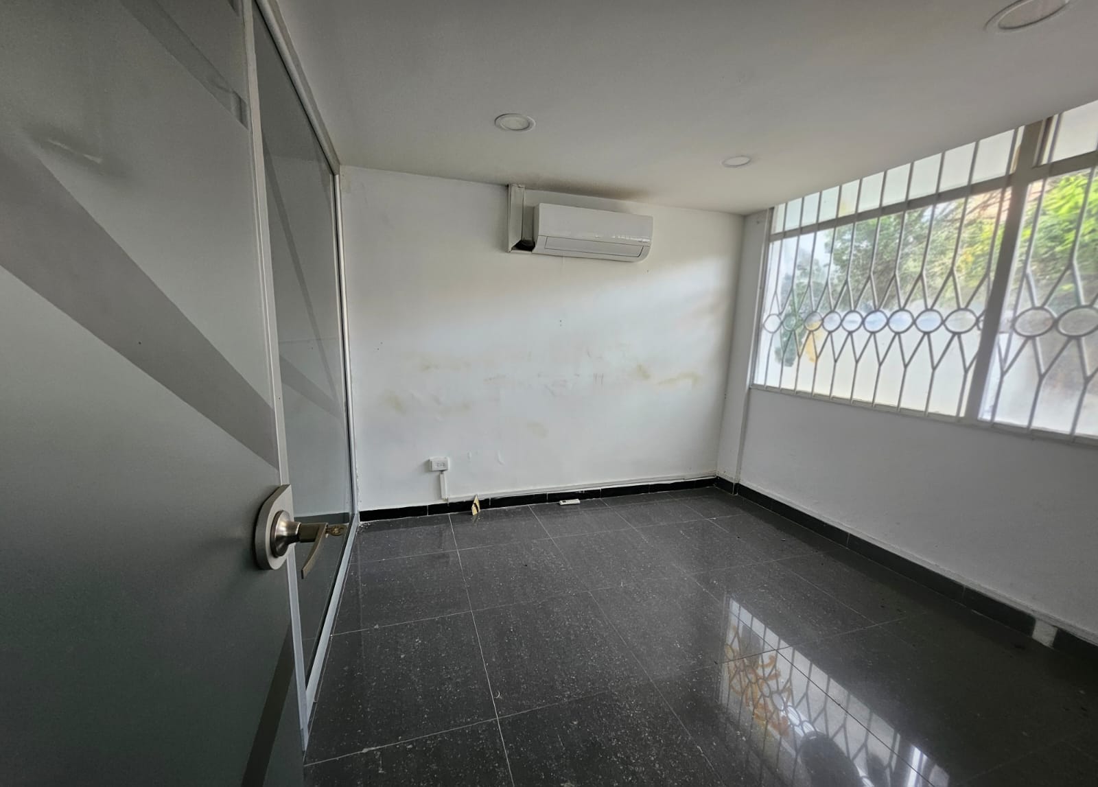 Casa comercial para arriendo en La 80 Floresta