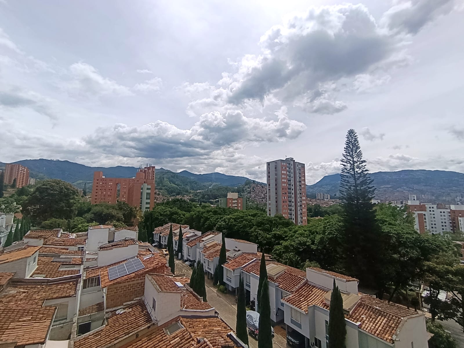 Apartamento Dúplex  en Arriendo Loma de los Bernal