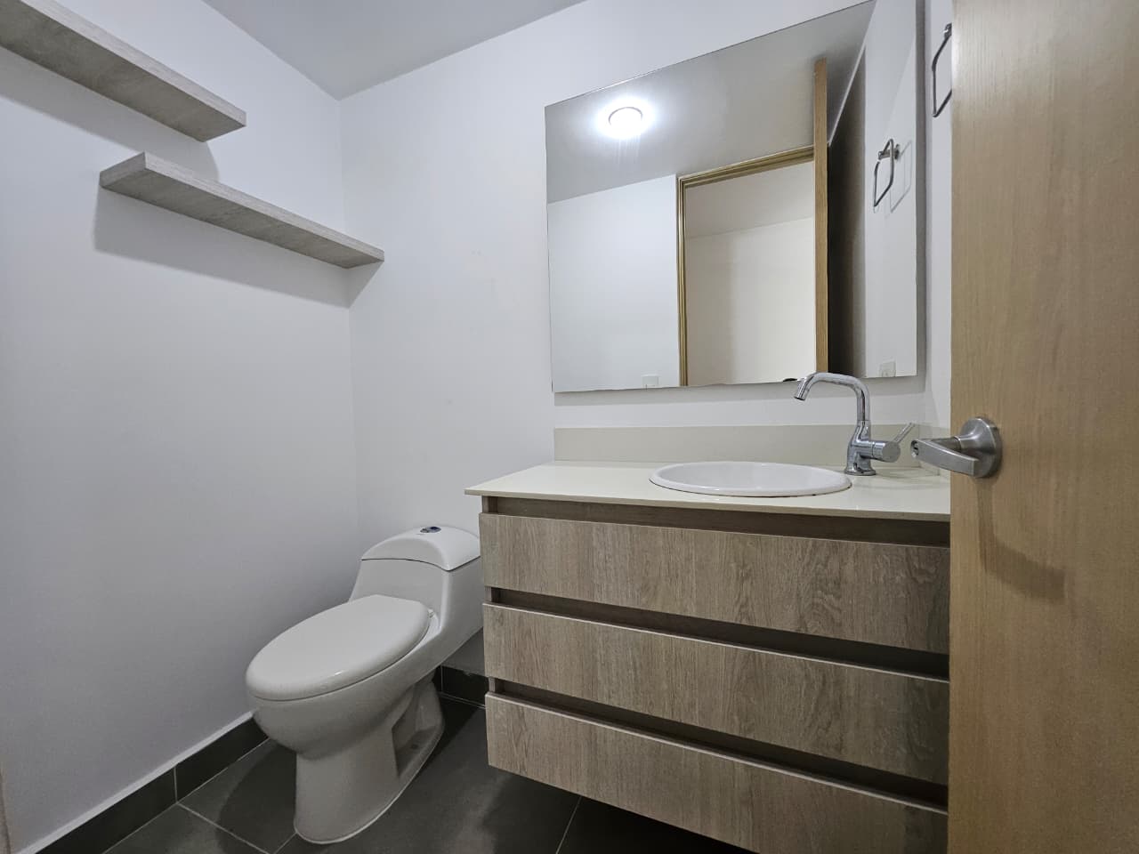 Apartamento en arriendo en Loma de Las Brujas Envigado