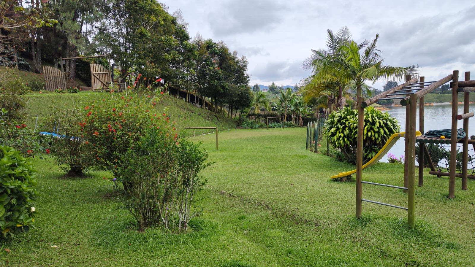 Casa finca en venta en Guatape  Antioquia con acceso a la represa