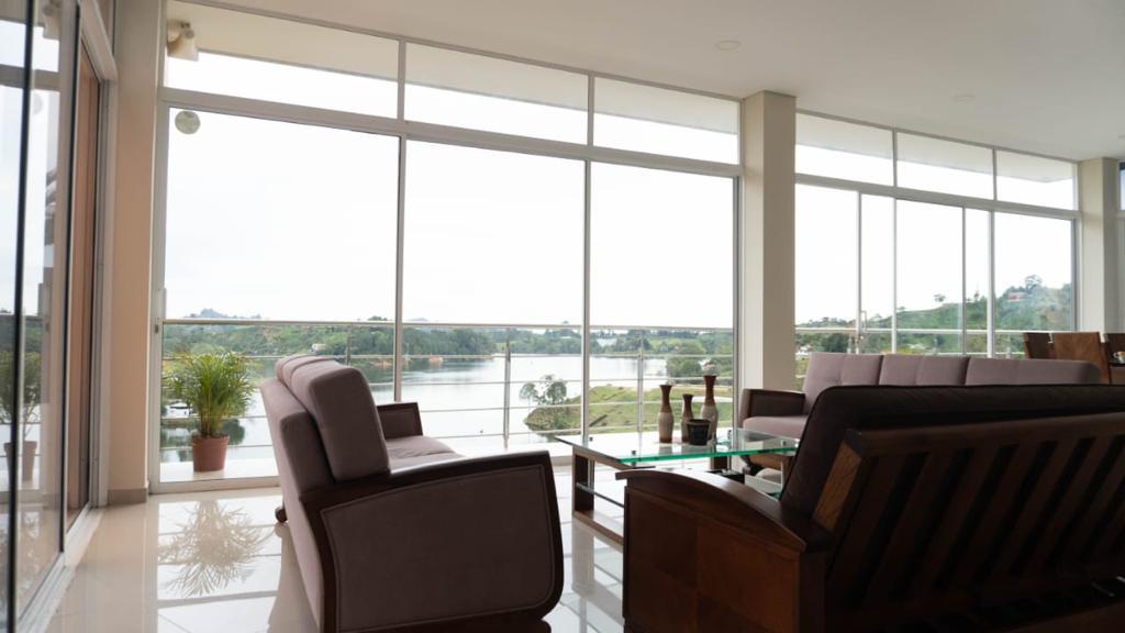 Casa finca en venta en Guatapé  Antioquia con acceso a la represa