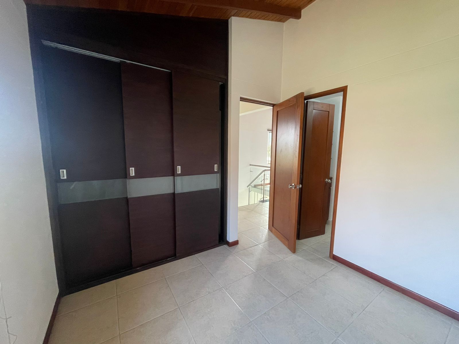 Casa en arriendo en Envigado Las Antillas