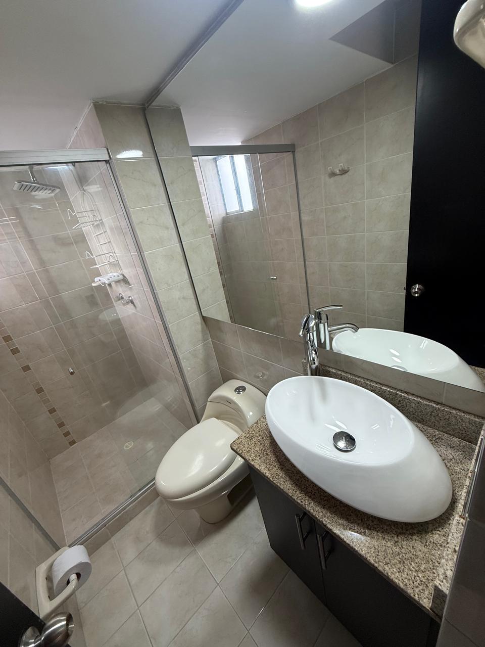 Venta de apartamento en Loma de Los Bernal  Medellin