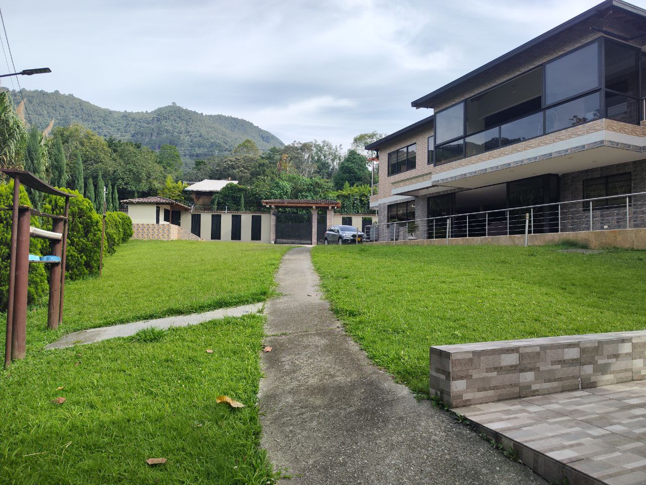 Casa para la venta INDEPENDIENTE en El Escobero parte baja