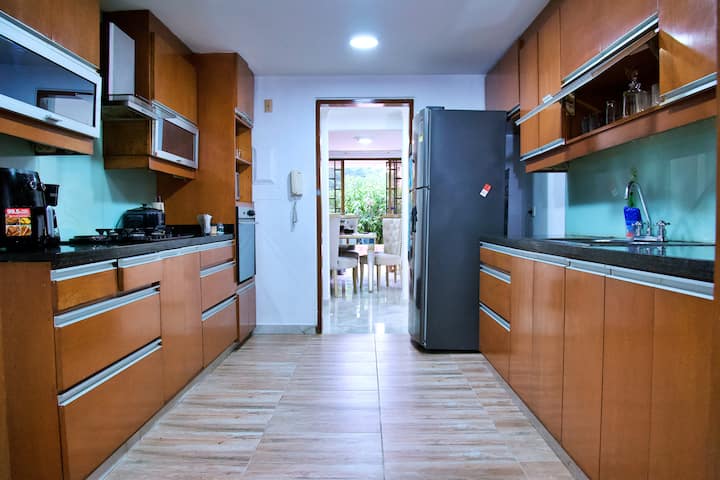 Apartamento para la venta en Medellin Poblado Los Parra