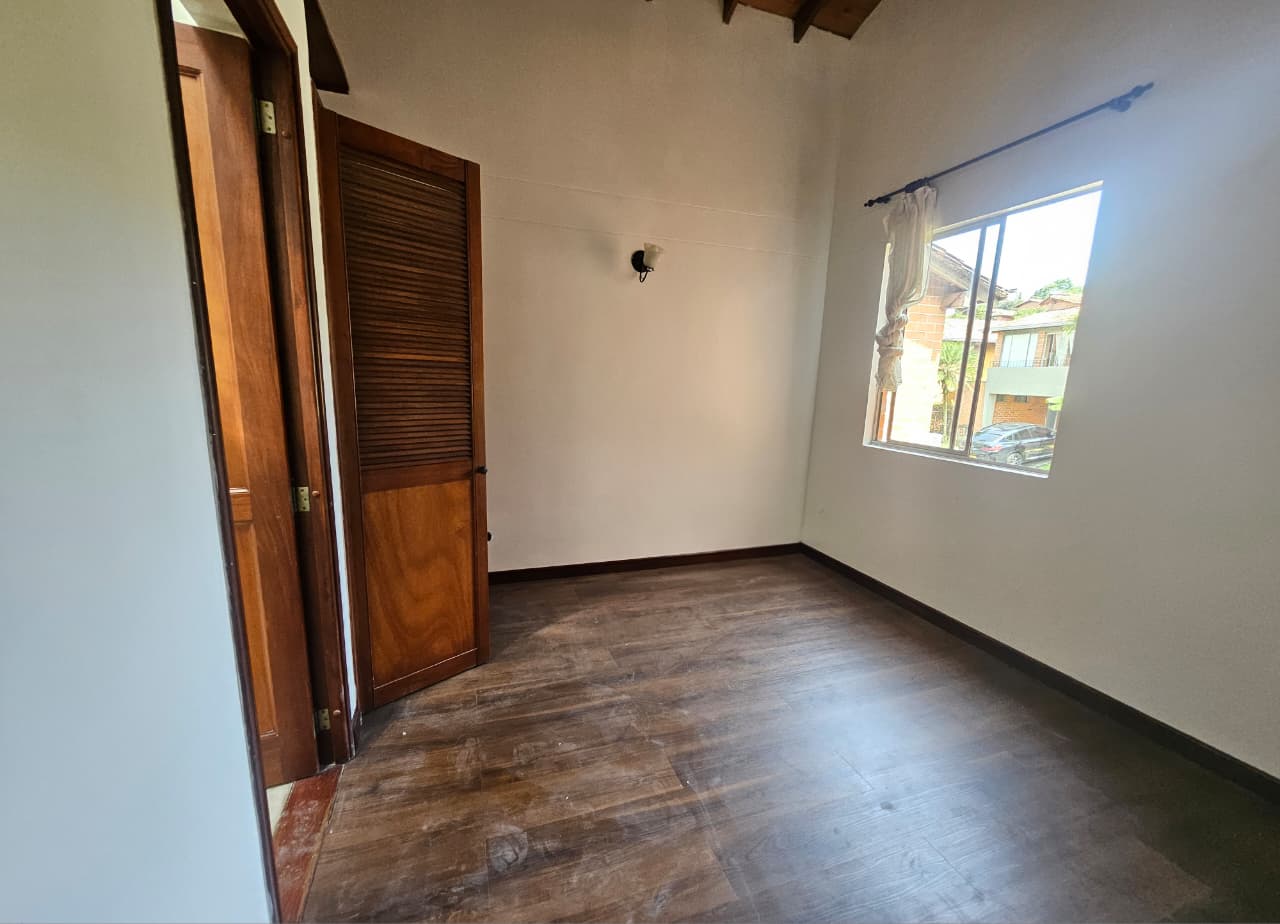 Casa en arriendo en Envigado Loma del Chocho