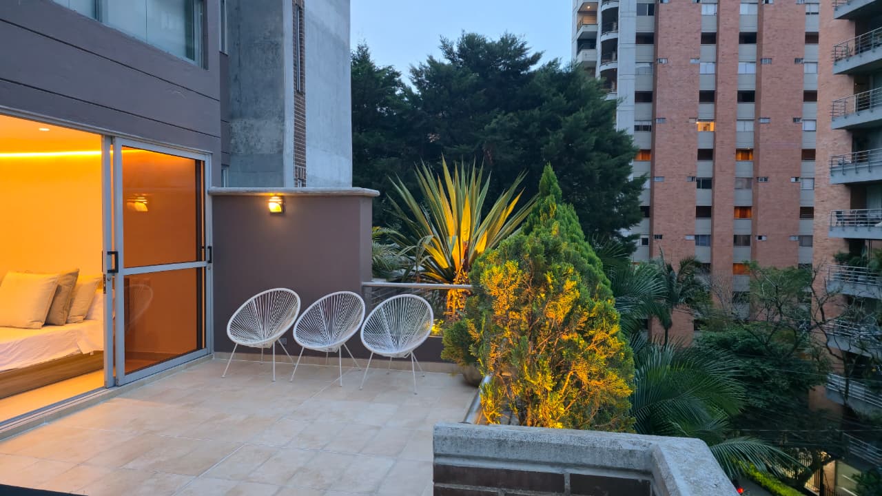 Apartamento amoblado para arriendo en Lalinde Poblado