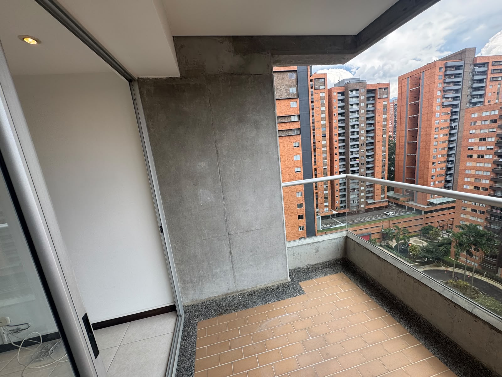 Apartamento para arriendo loma de san José parte baja