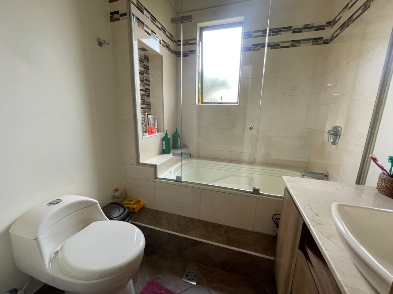 Casa en venta en la Estrella Sector Toledo