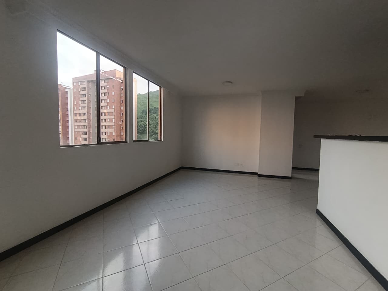 Apartamento en arriendo en Loma de los Bernal Medellín