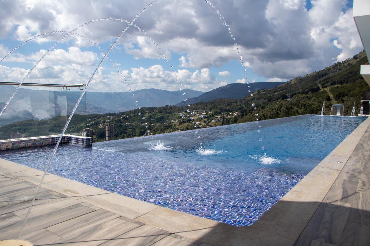 Exclusiva casa en venta en las Palmas Medellin