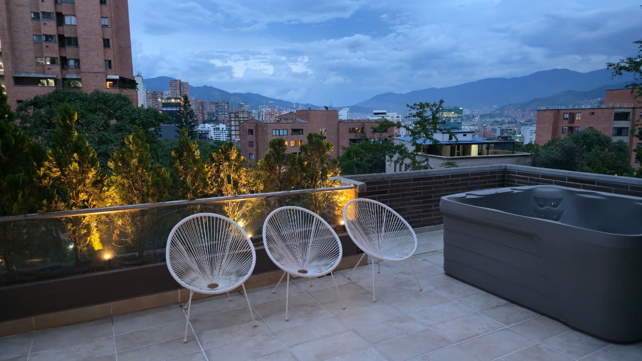 Apartamento amoblado para arriendo en Lalinde Poblado