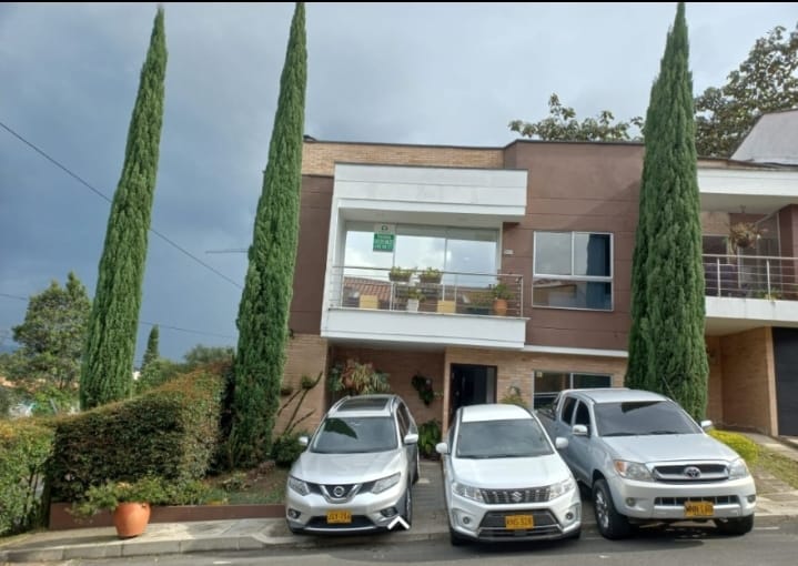 Casa para la venta en La Estrella Cerca del Parque - Antioquia