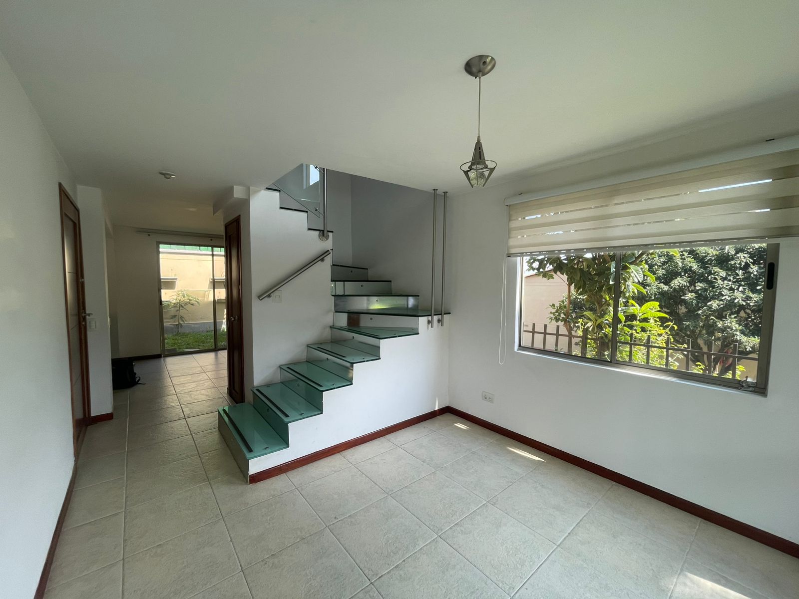 Casa en arriendo en Envigado Las Antillas