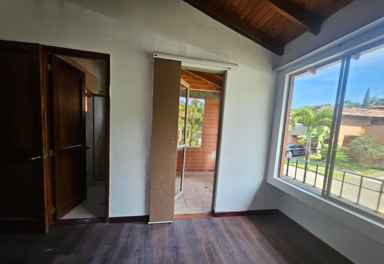 Casa en arriendo en Envigado Loma del Chocho