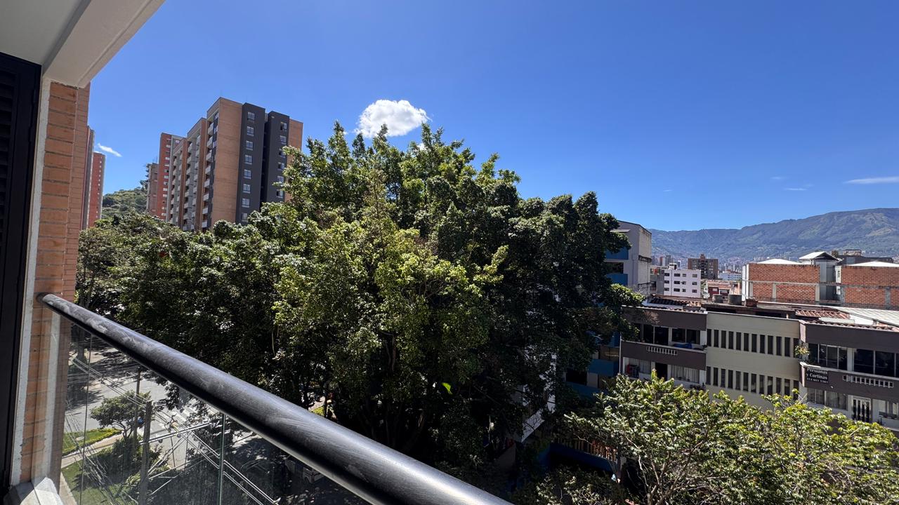 Apartamento en venta en Los Colores   Medellín