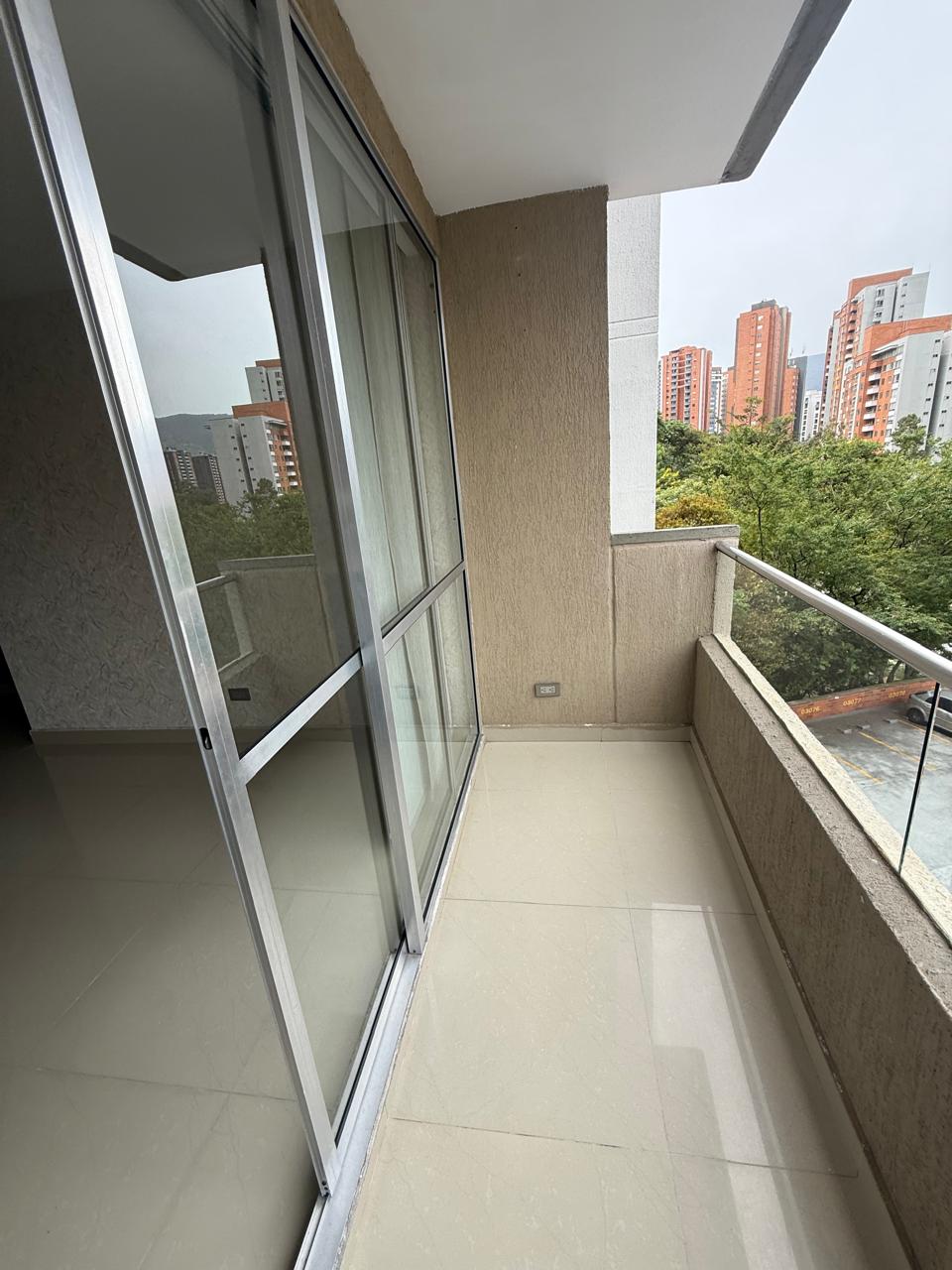 Venta de apartamento en Loma de Los Bernal  Medellin