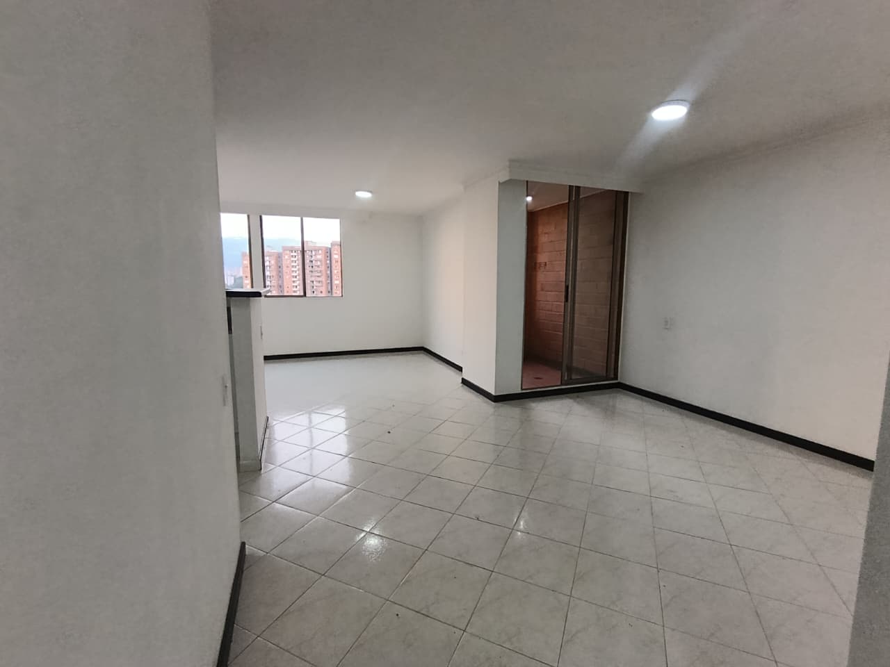 Apartamento en arriendo en Loma de los Bernal Medellín